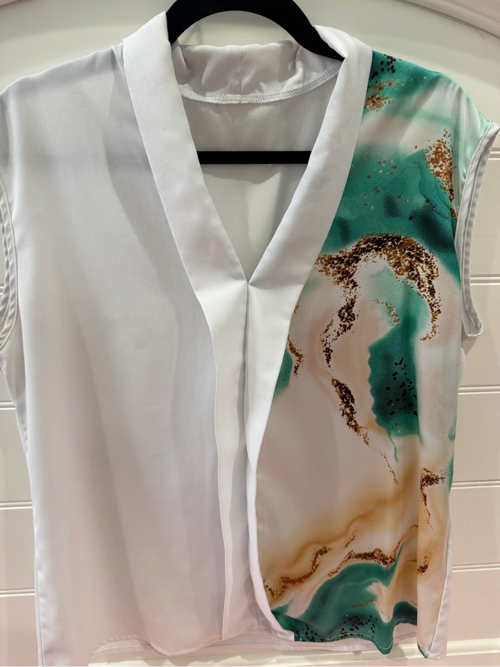 SHEIN White Sleeveless Blouse with Teal & Gold Abstract Panel